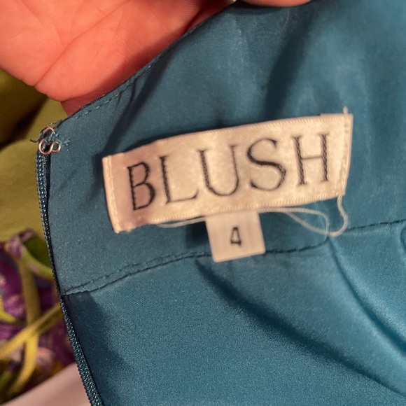 Floral Blush gown - Picture 2 of 5